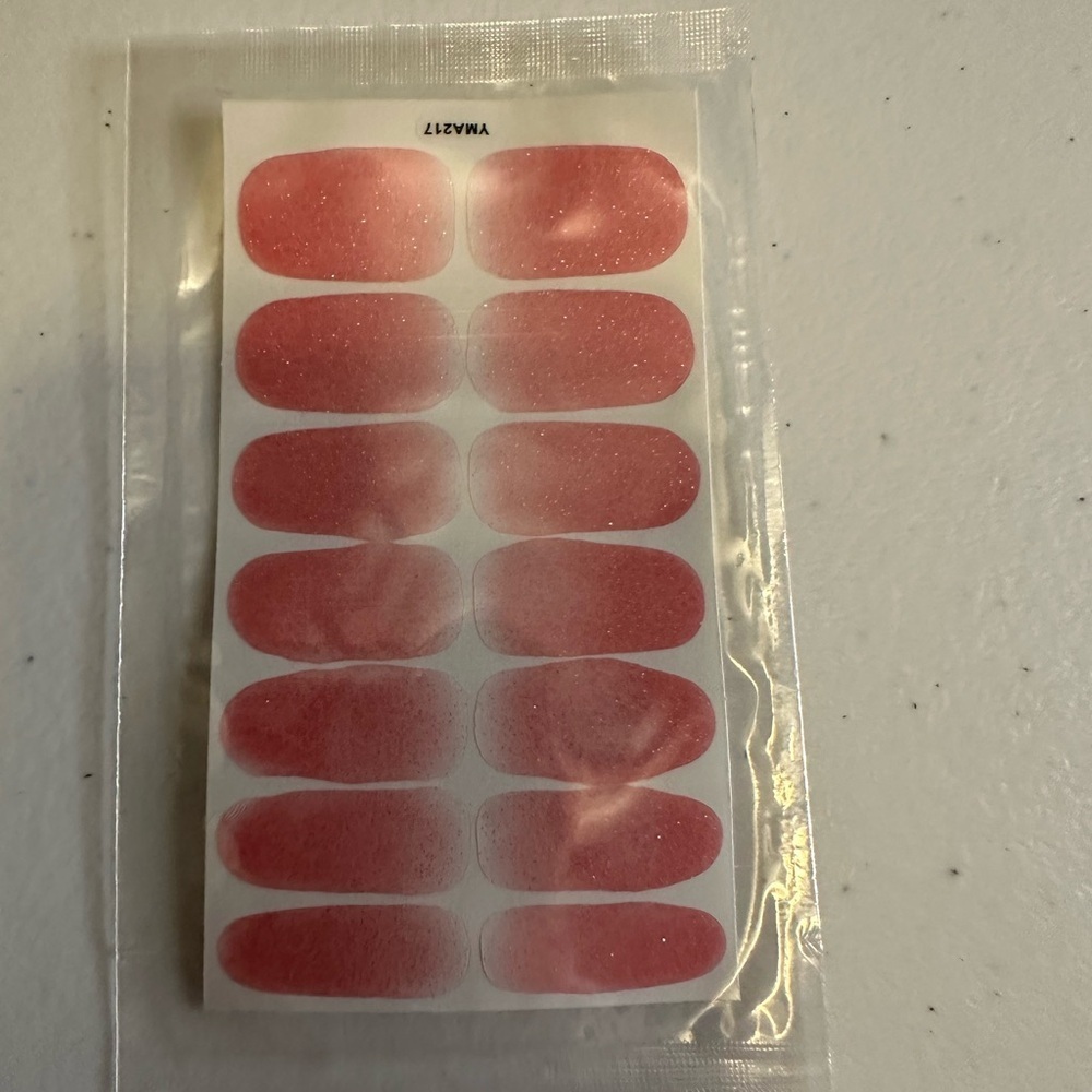 🩷5/$10 Glittery Pink Nail Wraps